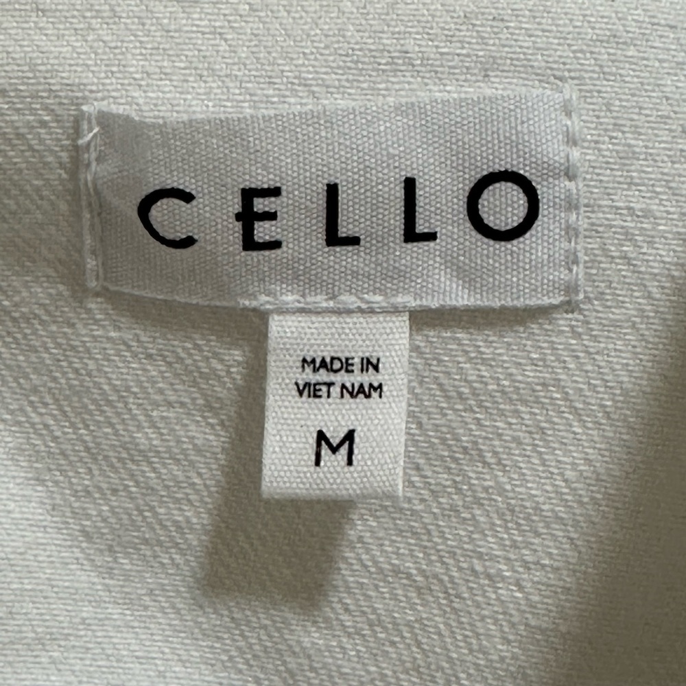 NWOT Beautiful Stylish White Jeans Jacket in Medium - Picture 3 of 3
